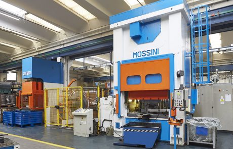 Stamping area with more than 20off presses from 80 to 1600 tons capacity